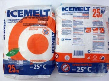 Противогололедный реагент Айсмелт для обработки дорог и улиц.